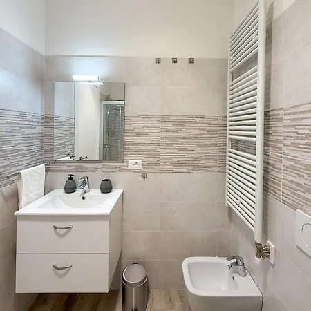 Adelune - Spazioso Vicino Arena - 2 E 6 Posti Letto Appartement